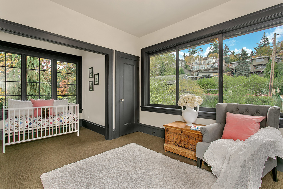 На фото: комната для малыша среднего размера в классическом стиле с серыми стенами и ковровым покрытием для девочки