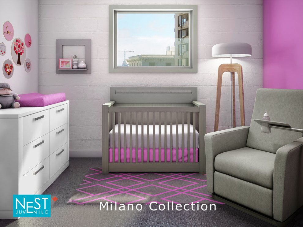 Пример оригинального дизайна: комната для малыша в современном стиле с розовыми стенами и ковровым покрытием для девочки