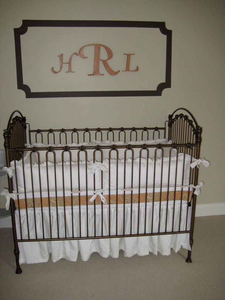 Idée de décoration pour une chambre de bébé chalet.