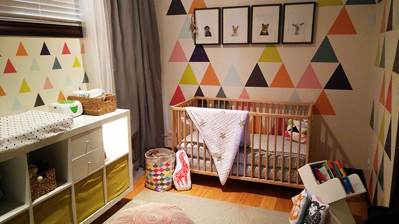 Aménagement d'une petite chambre de bébé moderne.