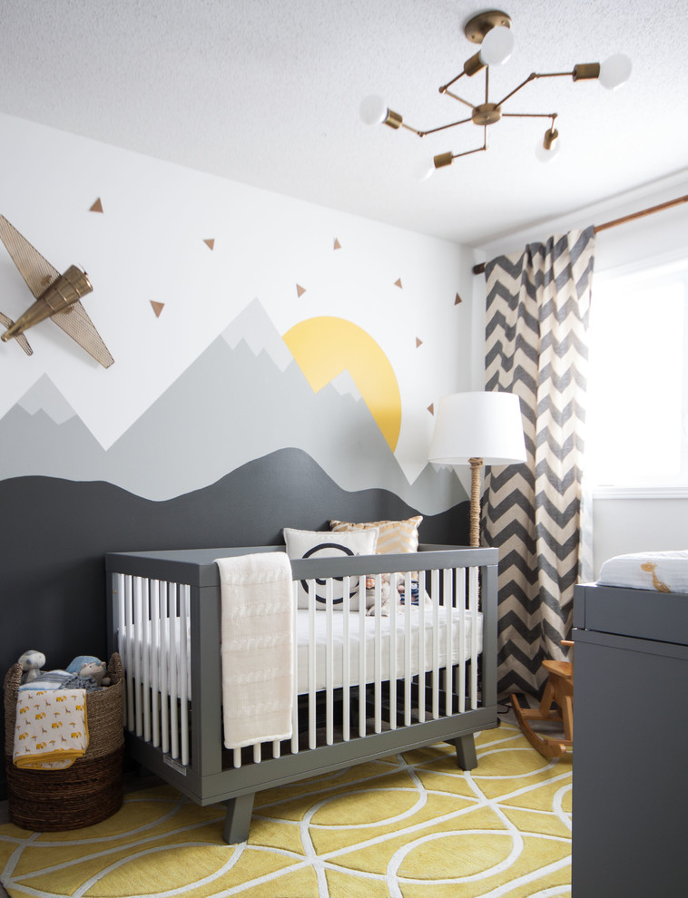 Immagine di una piccola cameretta per neonati neutra chic con pareti multicolore