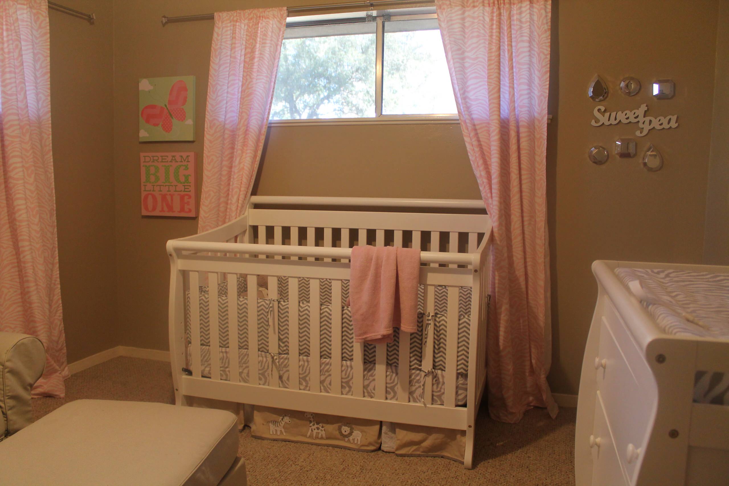 75 Photos Et Idees Deco De Chambres De Bebe Avec Un Mur Marron Mars 22 Houzz Fr 75 Photos Et Idees Deco De Chambres De Bebe Avec Un Mur Marron Mars 22 Houzz Fr
