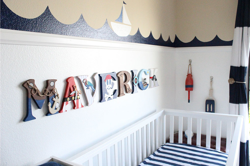 На фото: маленькая комната для малыша в морском стиле с разноцветными стенами, ковровым покрытием и бежевым полом для на участке и в саду, мальчика