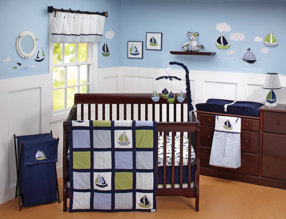 Imagen de habitación de bebé niño marinera con paredes azules