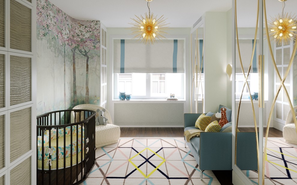 На фото: большая нейтральная комната для малыша в стиле фьюжн с бежевыми стенами, темным паркетным полом и коричневым полом с