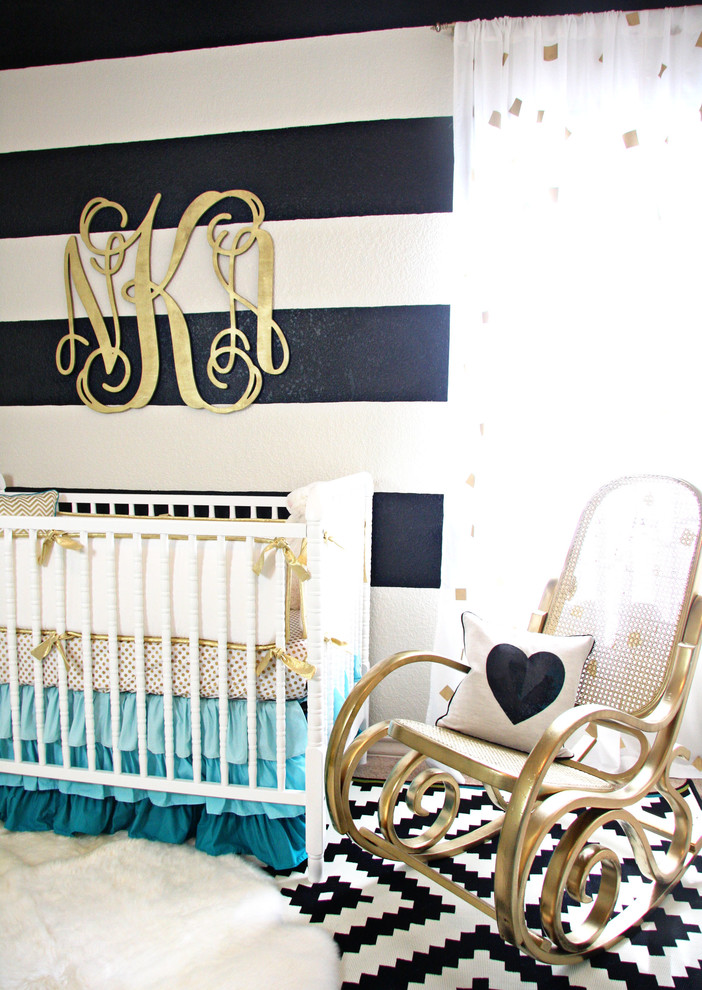 На фото: комната для малыша среднего размера в стиле модернизм с разноцветными стенами и ковровым покрытием для девочки