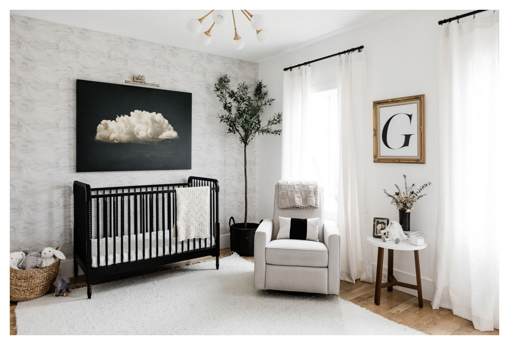 ダラスにあるエクレクティックスタイルのおしゃれな赤ちゃん部屋の写真