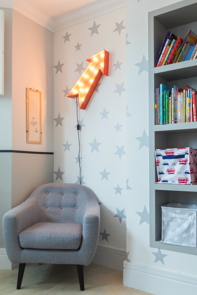 ロンドンにあるミッドセンチュリースタイルのおしゃれな赤ちゃん部屋の写真