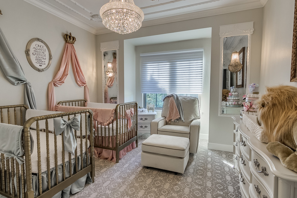 Свежая идея для дизайна: комната для малыша в викторианском стиле - отличное фото интерьера
