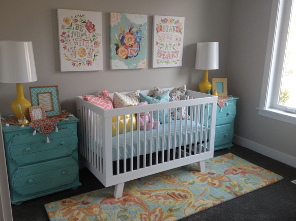 ソルトレイクシティにあるトランジショナルスタイルのおしゃれな赤ちゃん部屋の写真