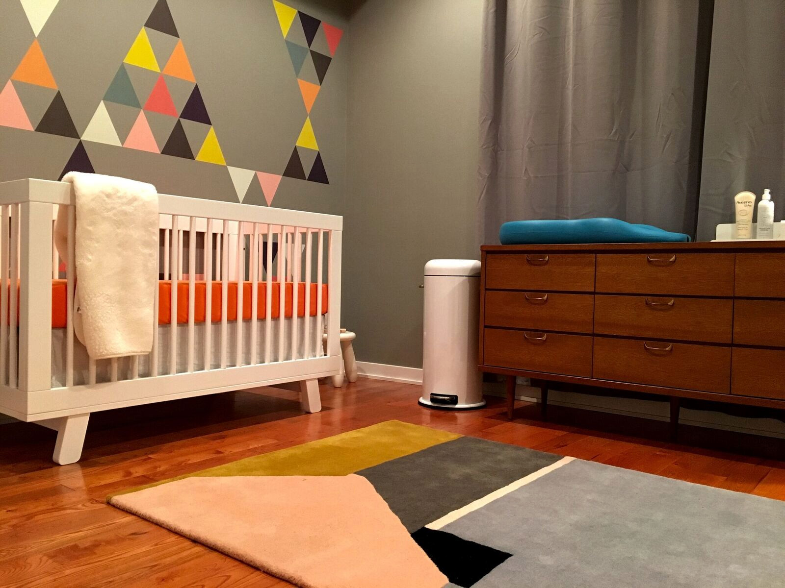 Chambre De Bebe Orange Photos Amenagement Et Idees Deco De Chambres De Bebe Octobre 21 Houzz Fr