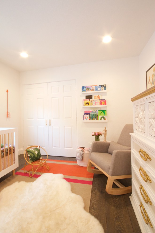 Modernes Babyzimmer in San Diego