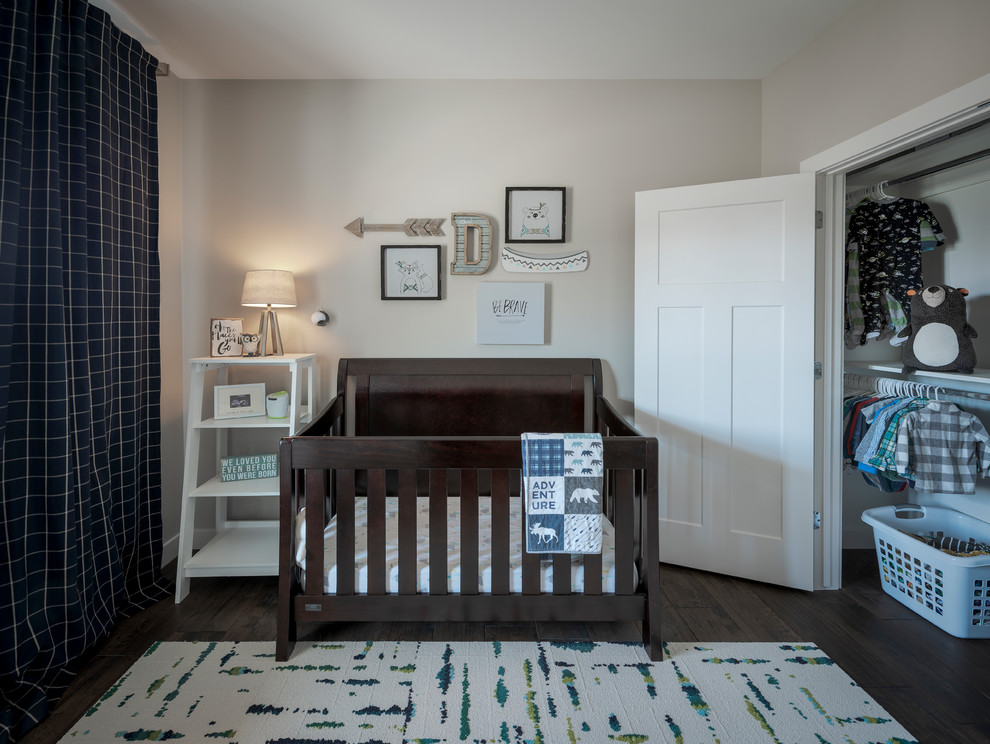 На фото: комната для малыша среднего размера в стиле неоклассика (современная классика) с бежевыми стенами, темным паркетным полом и коричневым полом для мальчика