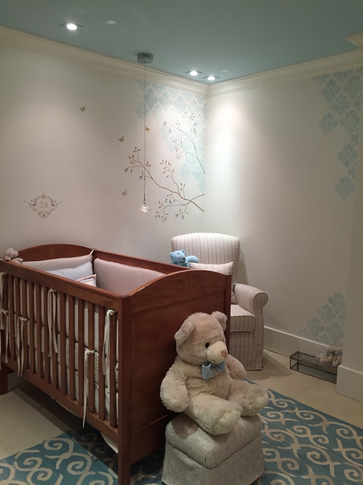 Источник вдохновения для домашнего уюта: огромная комната для малыша в классическом стиле