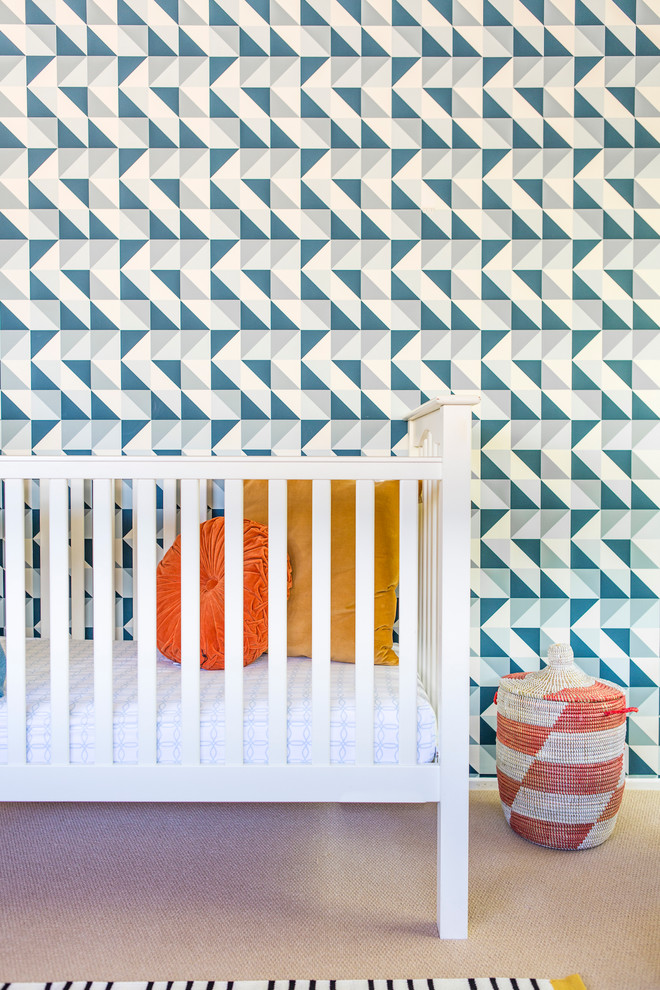 Источник вдохновения для домашнего уюта: комната для малыша среднего размера в стиле ретро с синими стенами и ковровым покрытием для мальчика