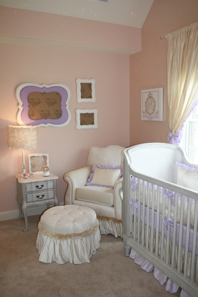 Modelo de habitación de bebé clásica de tamaño medio