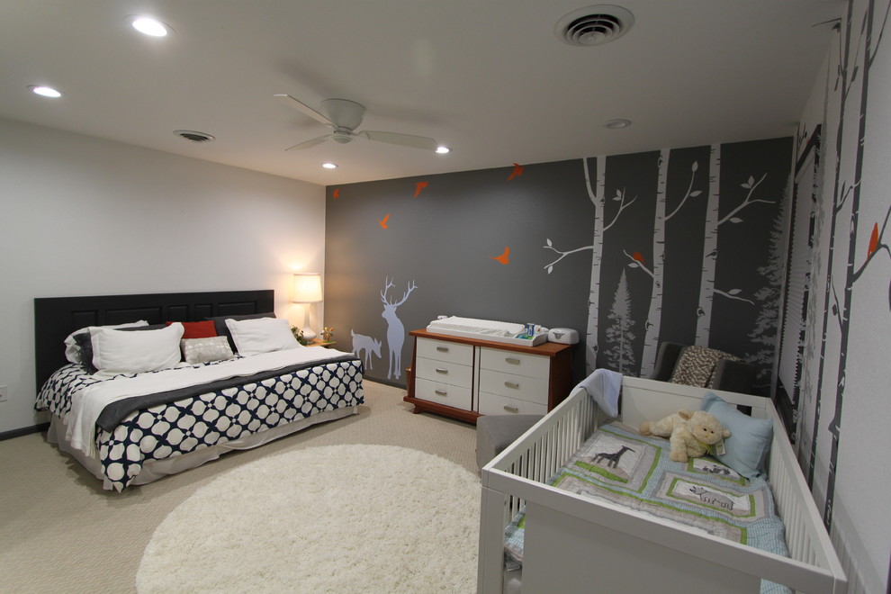 Cette photo montre une chambre de bébé neutre tendance avec moquette.