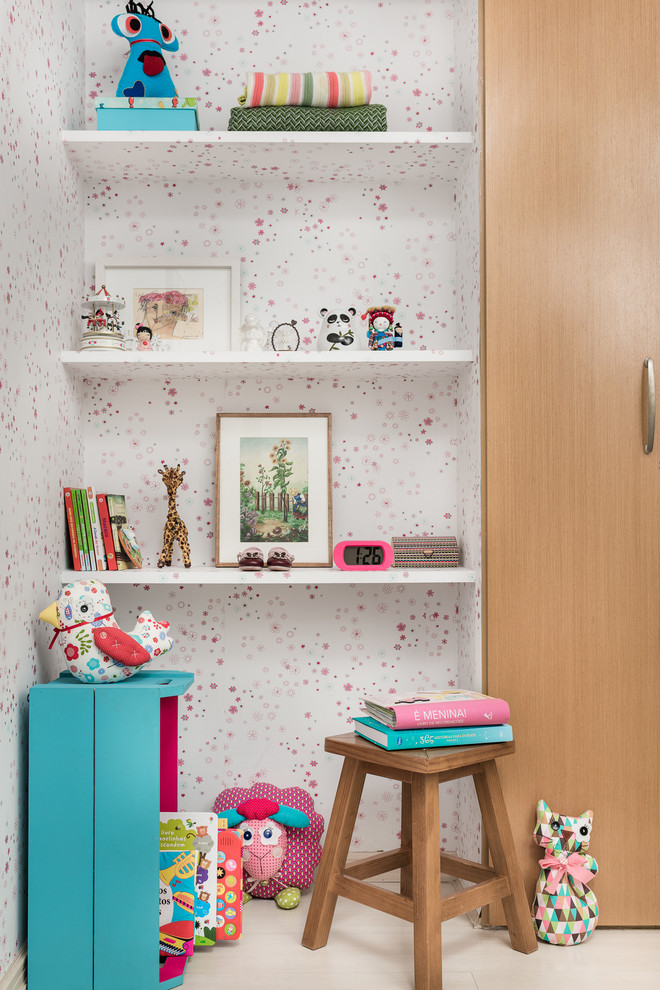 На фото: маленькая комната для малыша в стиле модернизм для на участке и в саду