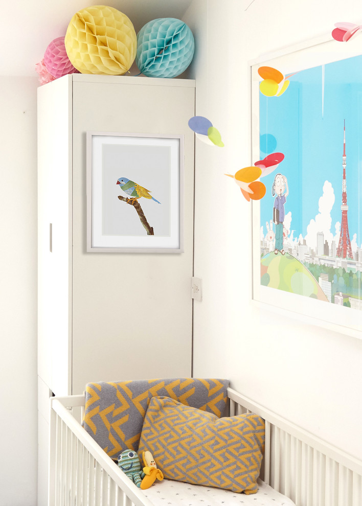 На фото: маленькая комната для малыша в современном стиле для на участке и в саду с