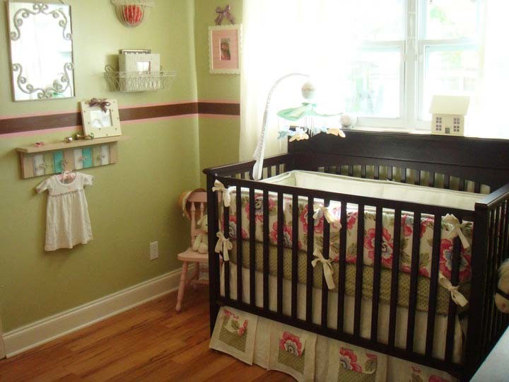 Idée de décoration pour une chambre de bébé fille tradition.