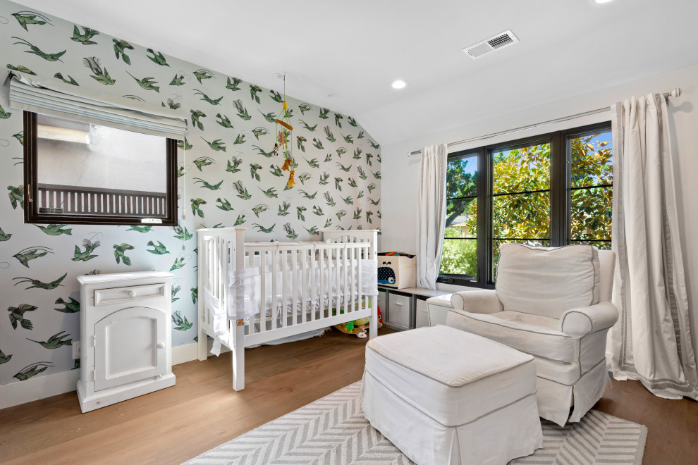 サンフランシスコにあるトランジショナルスタイルのおしゃれな赤ちゃん部屋の写真