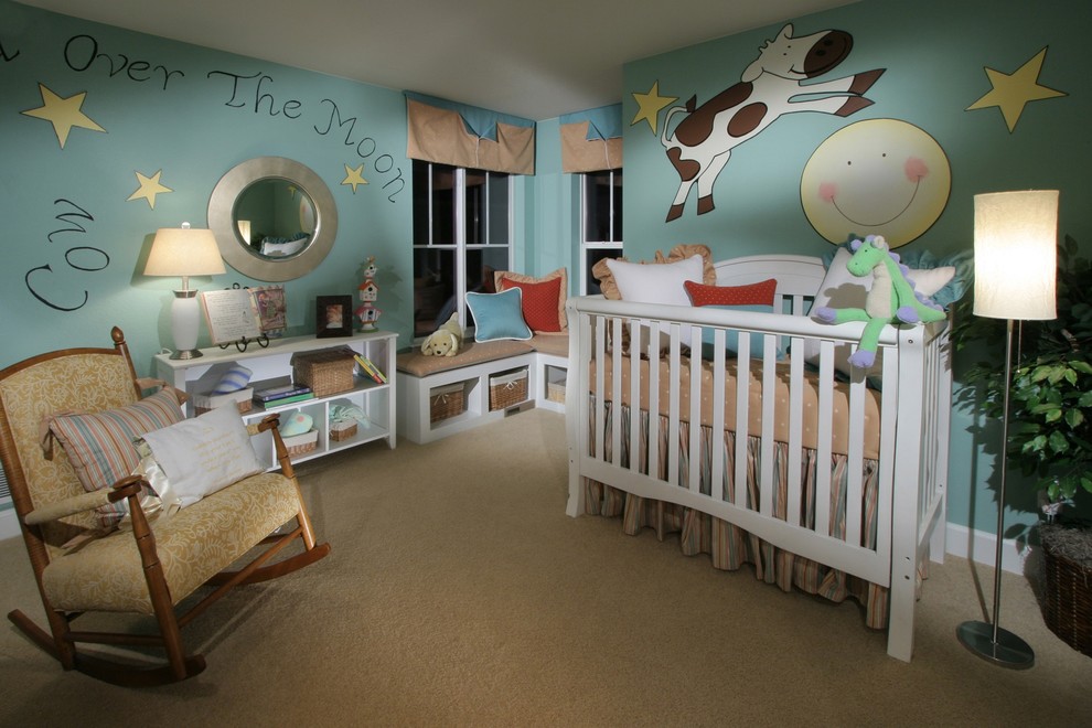 Пример оригинального дизайна: нейтральная комната для малыша в стиле фьюжн с синими стенами и ковровым покрытием
