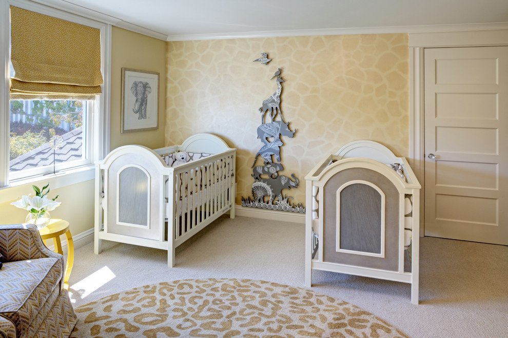 サンフランシスコにあるお手頃価格の中くらいなトランジショナルスタイルのおしゃれな赤ちゃん部屋 (カーペット敷き、黄色い壁、男女兼用) の写真
