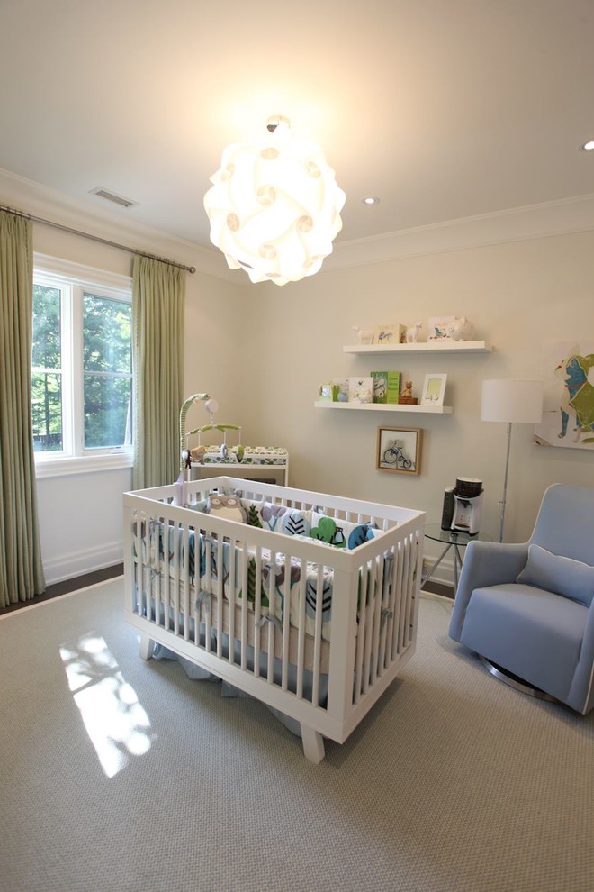 Пример оригинального дизайна: огромная нейтральная комната для малыша в стиле кантри