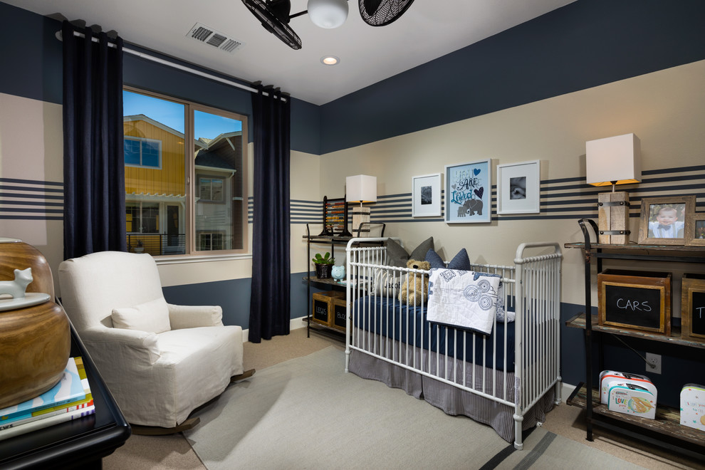 На фото: комната для малыша в стиле неоклассика (современная классика) с ковровым покрытием для мальчика с
