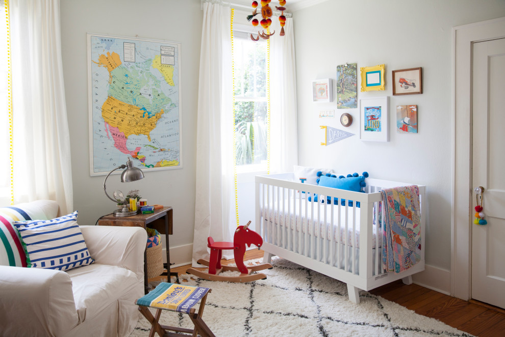 アトランタにあるトランジショナルスタイルのおしゃれな赤ちゃん部屋の写真