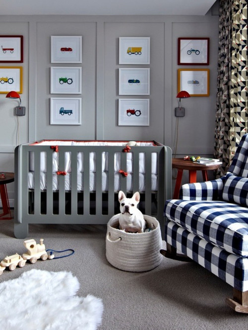 Modelo de habitación de bebé niño moderna de tamaño medio con paredes grises, moqueta y suelo gris