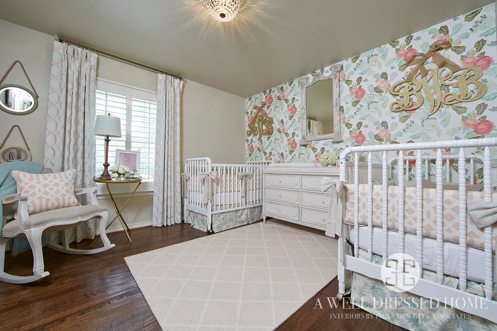 Idée de décoration pour une chambre de bébé style shabby chic.