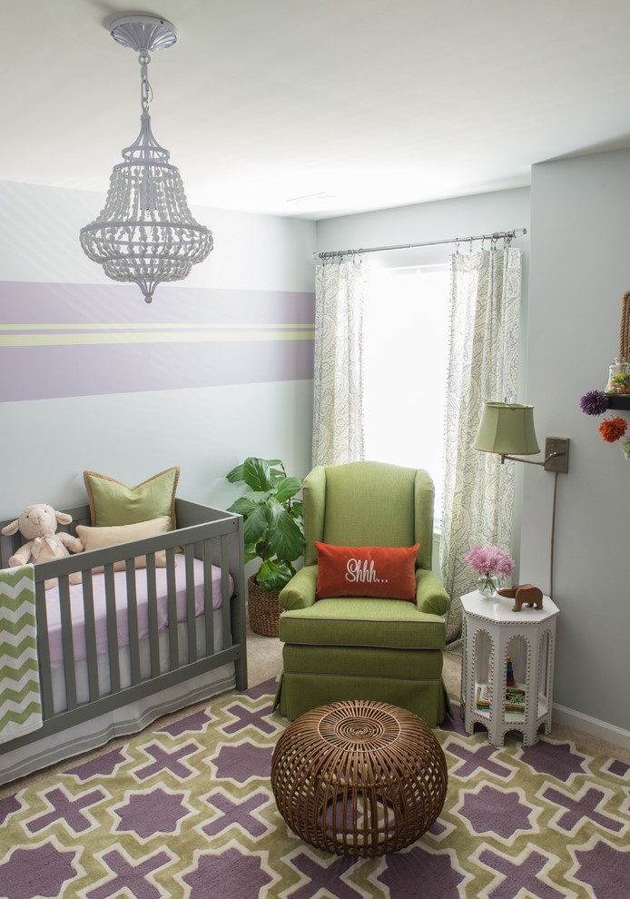 Свежая идея для дизайна: комната для малыша среднего размера в стиле неоклассика (современная классика) - отличное фото интерьера