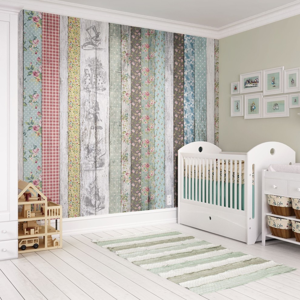 Cette photo montre une grande chambre de bébé neutre craftsman avec un mur beige, parquet clair et un sol blanc.