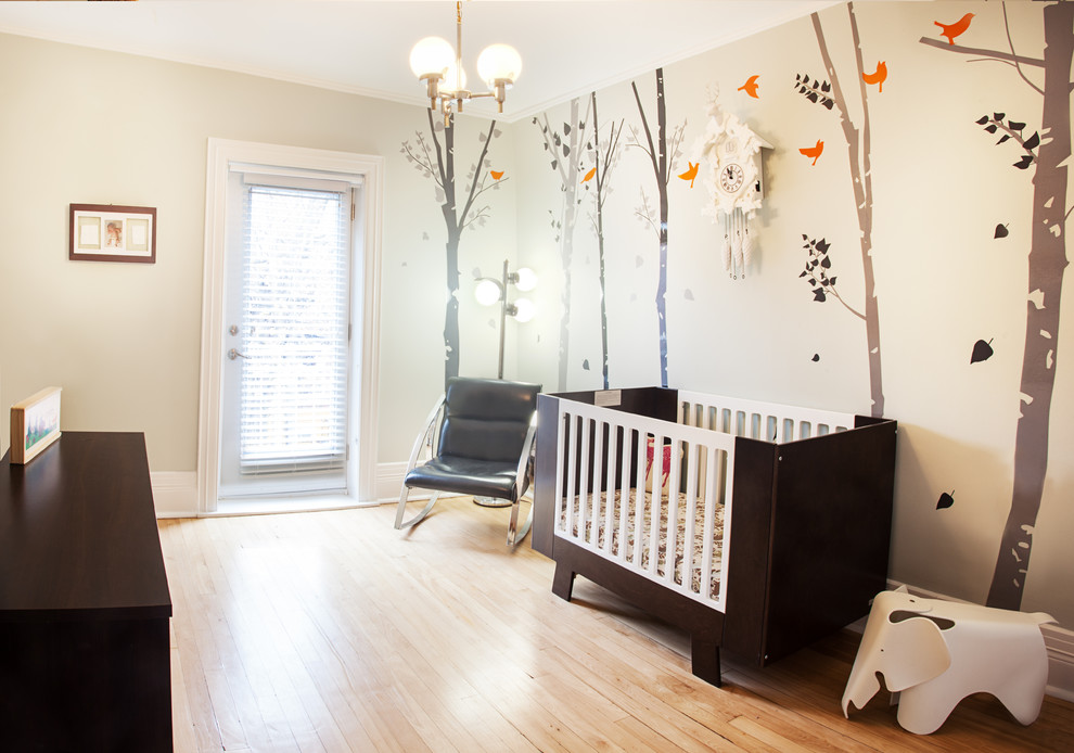 モントリオールにあるミッドセンチュリースタイルのおしゃれな赤ちゃん部屋の写真