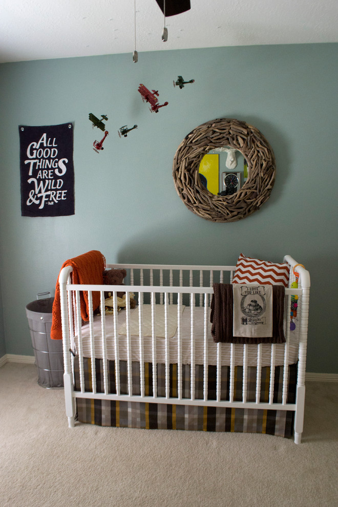 Idée de décoration pour une chambre de bébé bohème de taille moyenne.