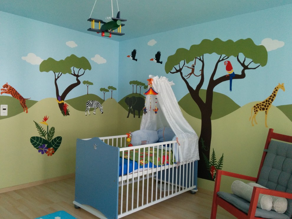 Идея дизайна: огромная нейтральная комната для малыша в современном стиле с синими стенами