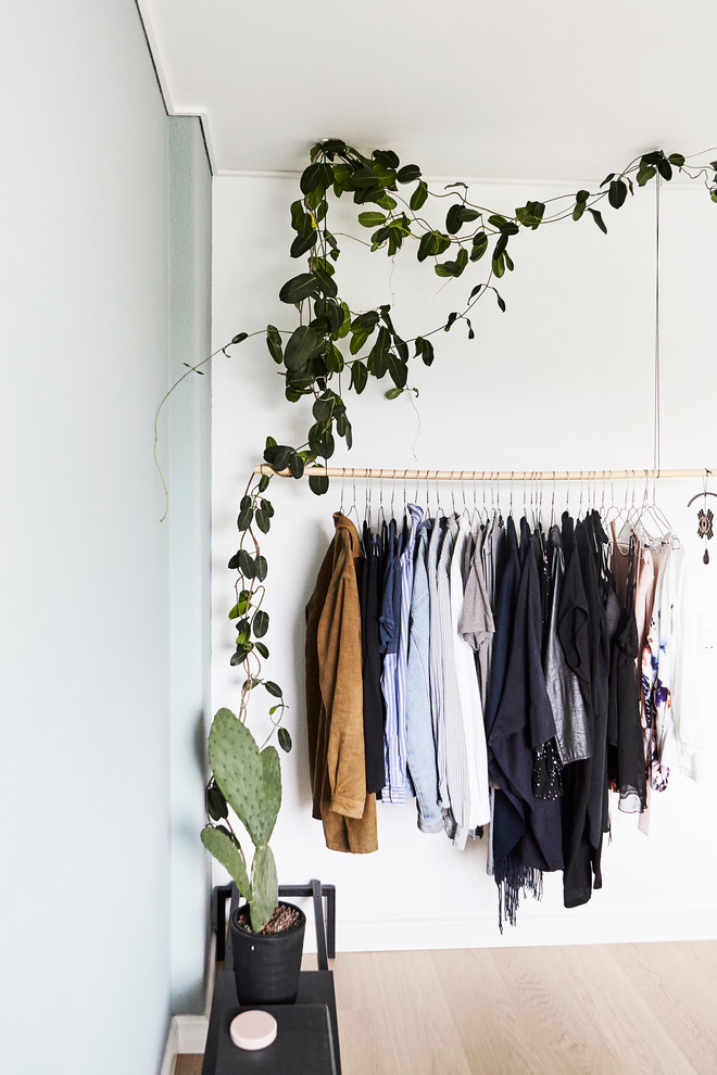 Foto på en minimalistisk garderob