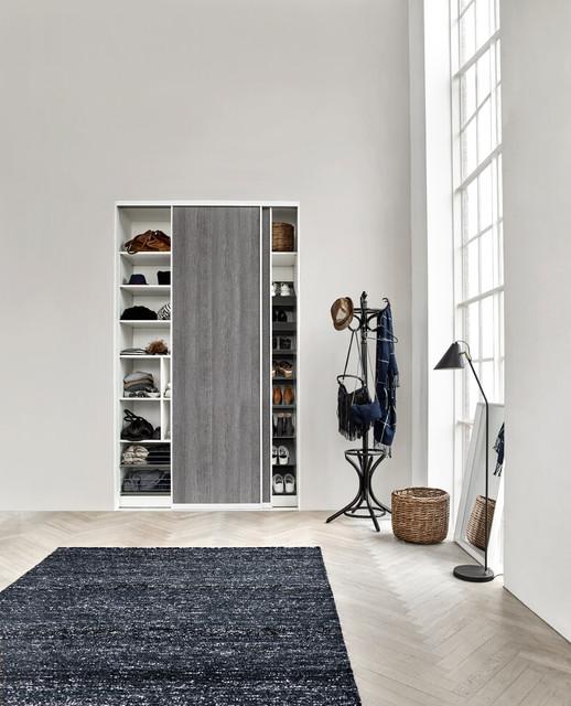 Smart Wardrobe with Ice Wood Sliding Doors - Skandinavisk - Opbevaring &  garderobe - København - af Kvik Denmark | Houzz