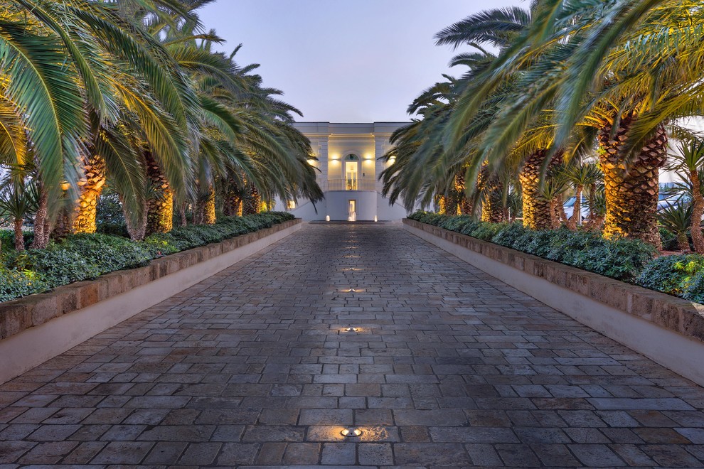 Photo of a world-inspired patio in Bari.
