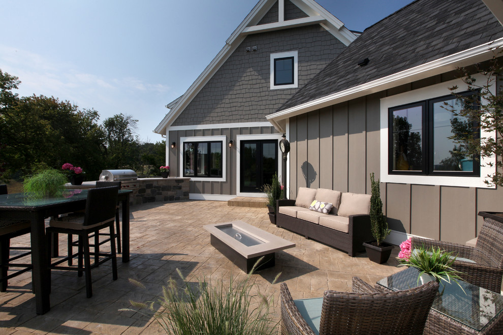 Example of a transitional patio design in Grand Rapids