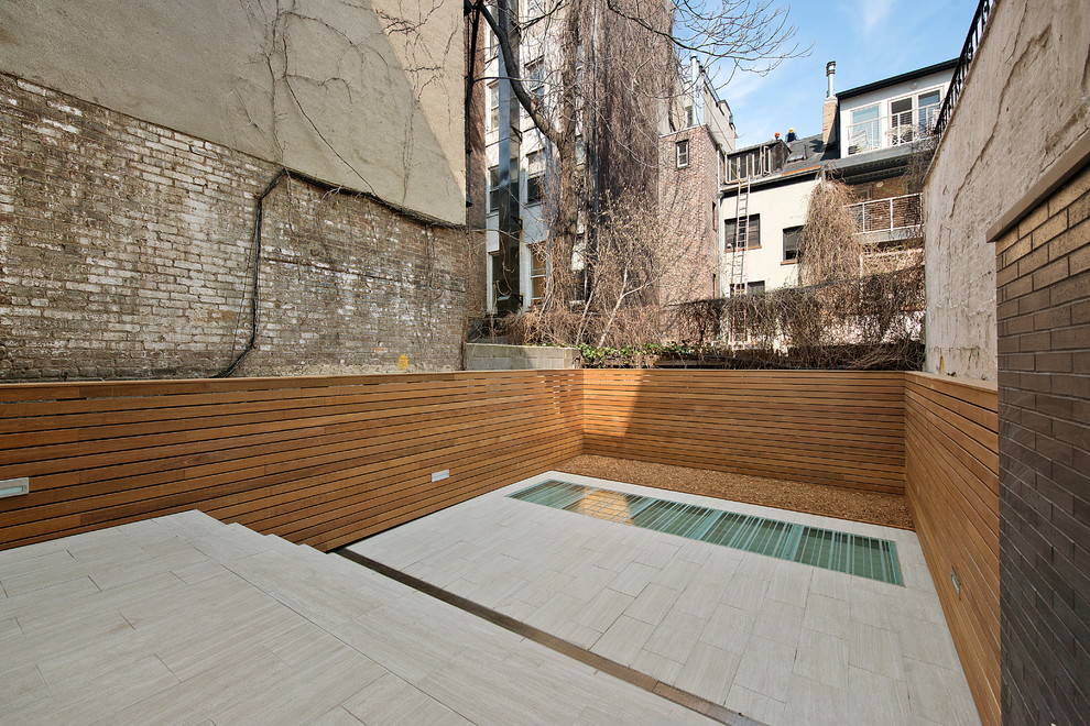 Example of a trendy courtyard patio design in New York