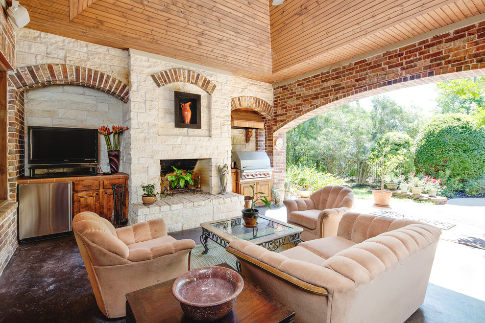 Inspiration for a timeless patio remodel in Austin
