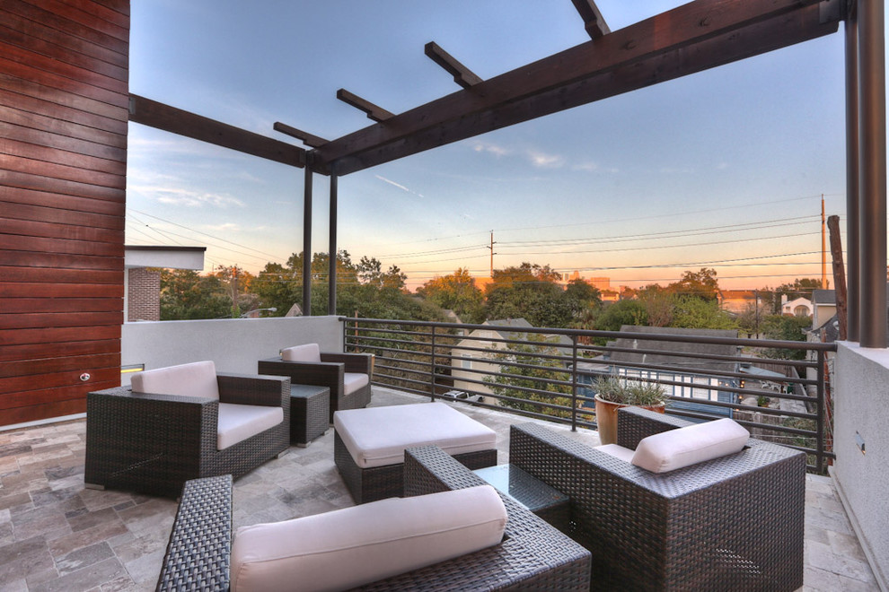 Patio - modern patio idea in Houston