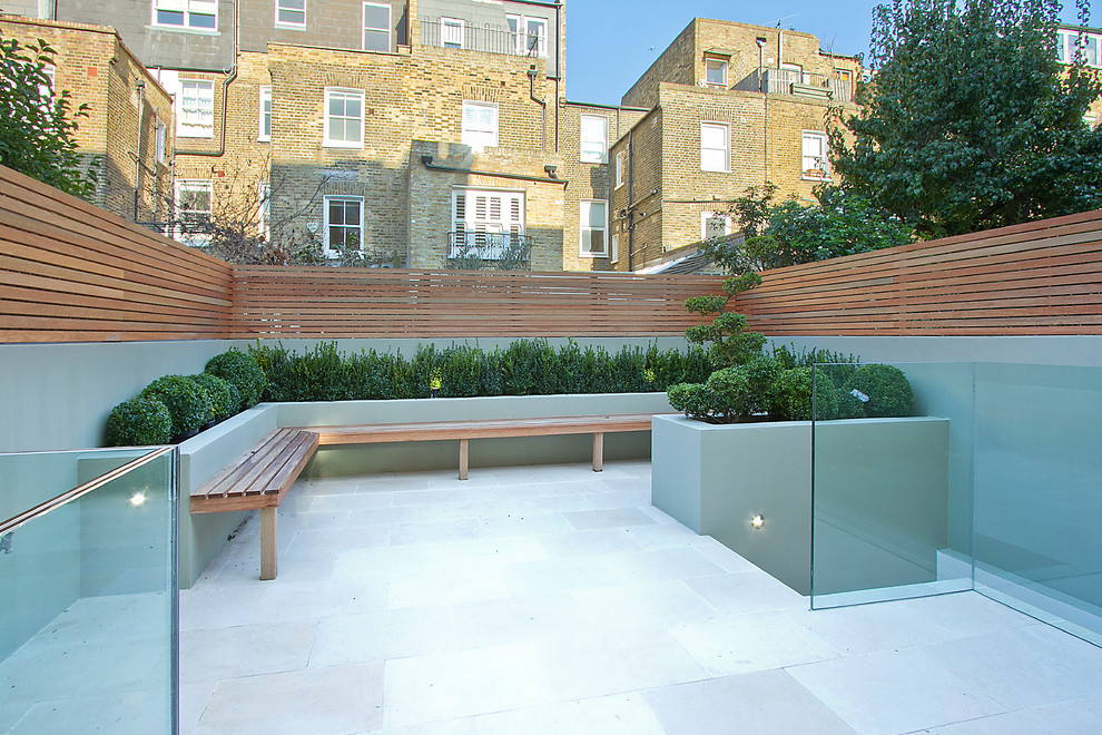 Design ideas for a contemporary patio in London.