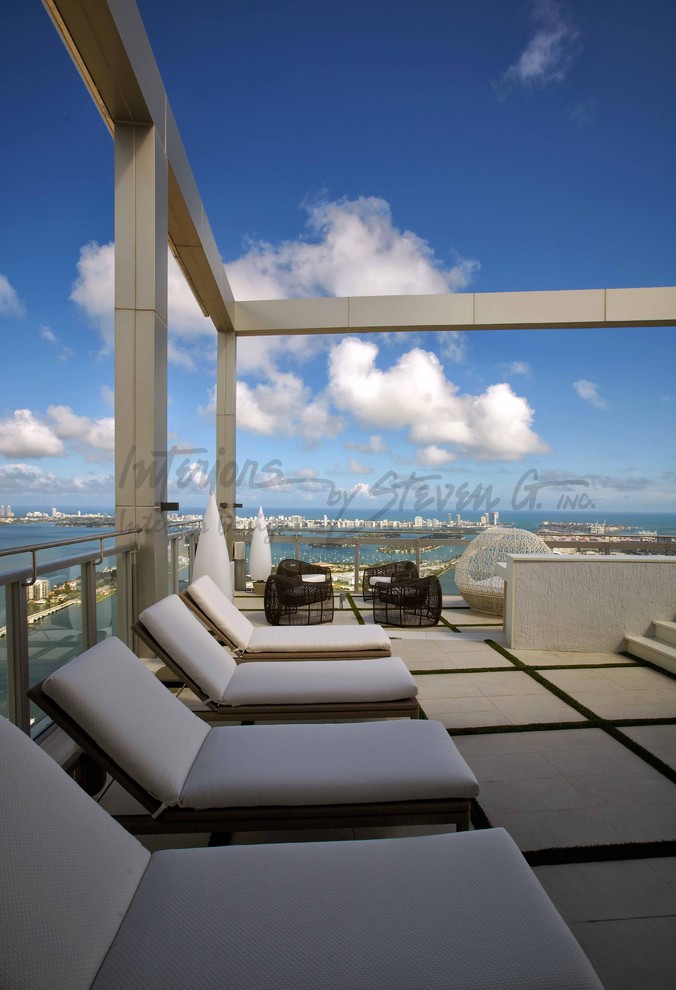 This is an example of a contemporary patio in Miami.