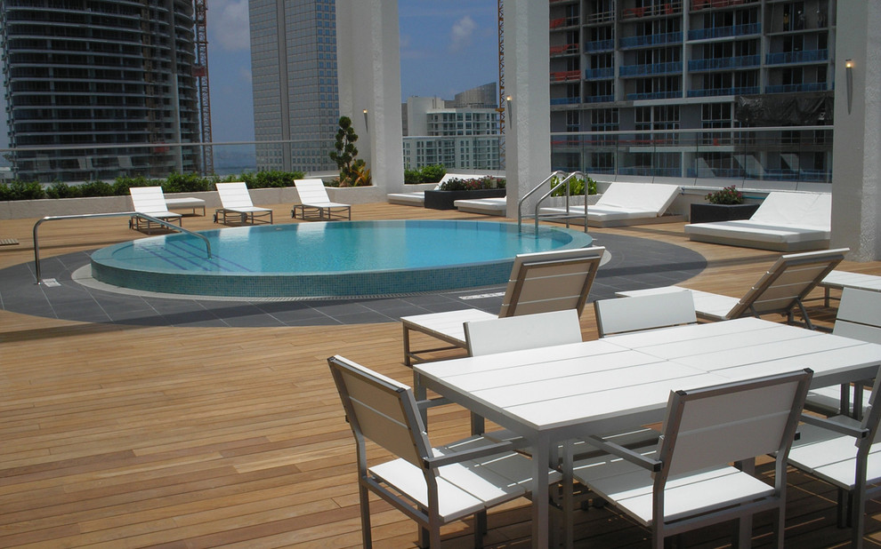 Example of a trendy patio design in Miami