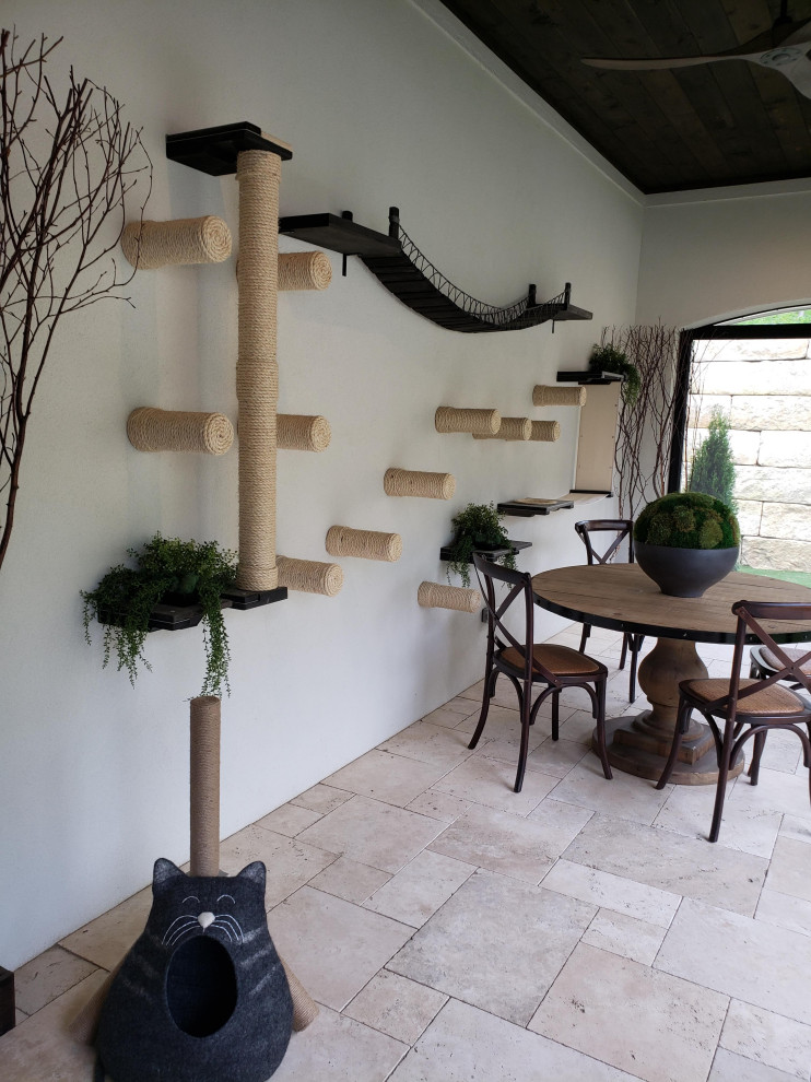 Идея дизайна: двор среднего размера на заднем дворе в средиземноморском стиле с покрытием из каменной брусчатки и навесом