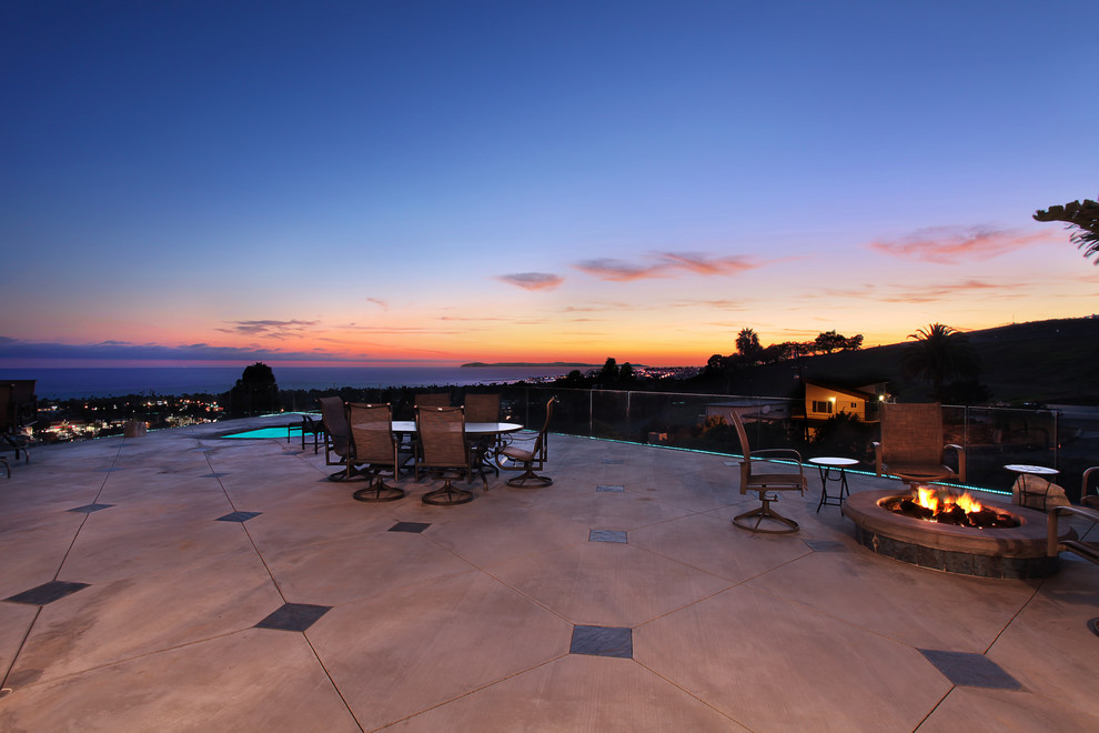 Elegant patio photo in Orange County