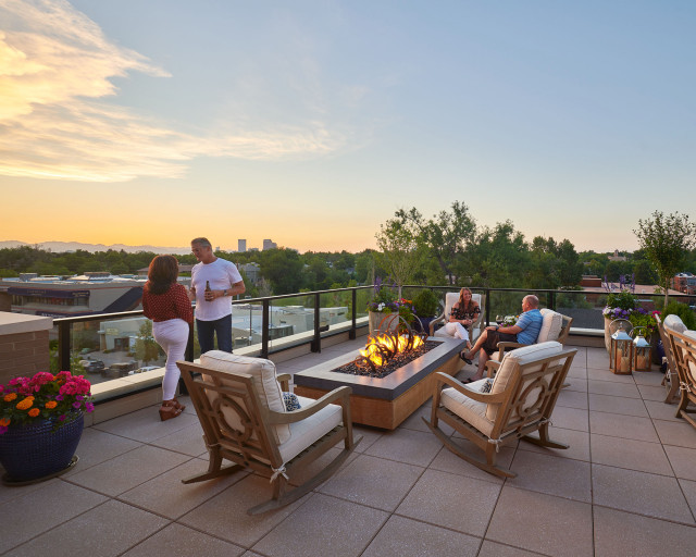 A Cherry Creek Rooftop Container Garden Contemporain Terrasse et